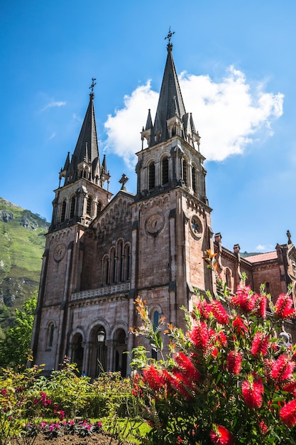 Photo basilica of santa maria covadonga asturias spain