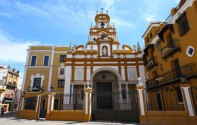 Базилика Санта-Мария-де-ла-Эсперанса-Макарена, также известная как базилика Ла-Макарена Севилья.