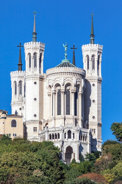 Basiliek van notre dame de fourviere in het historische centrum van Lyon