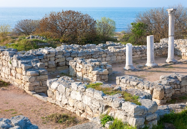 Basiliekopgraving in avond Chersonesos