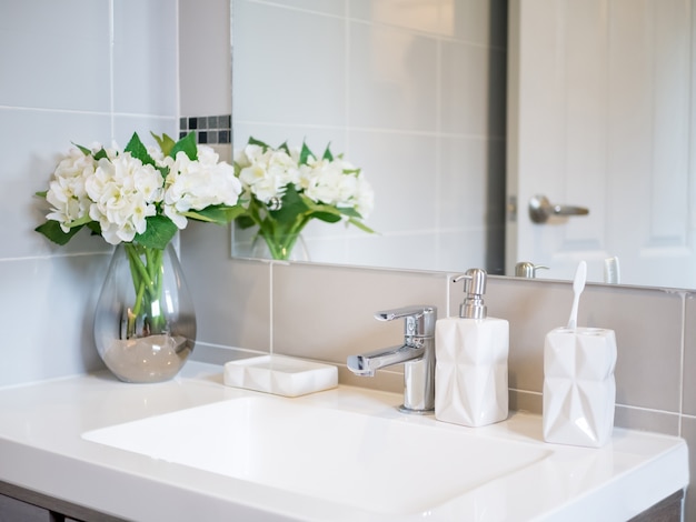 Photo basin, soap press, flower vase and white toothbrush set in a clean, white and light gray b