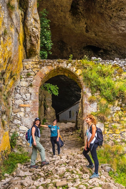 Baskenland beklimming door san adrian en terugkeer door de oltza-velden