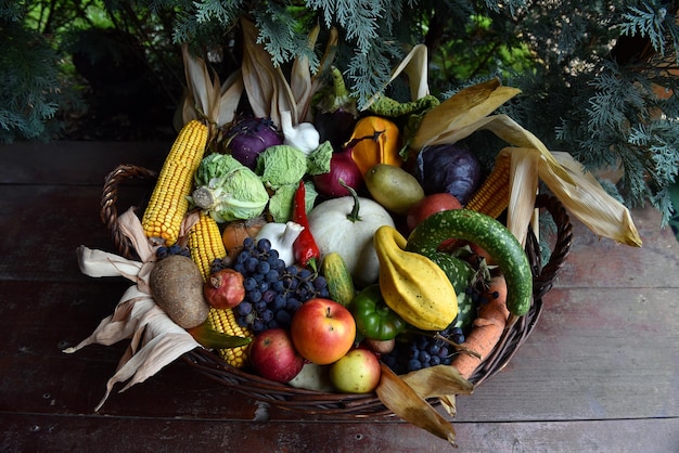 Foto cesto di verdure di alimenti biologici