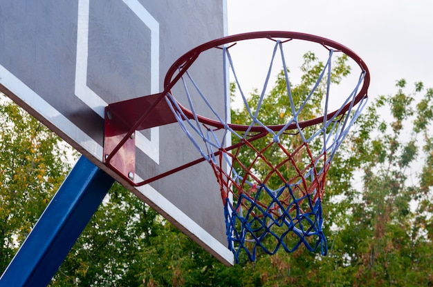 Basketbal hoepel of basket.