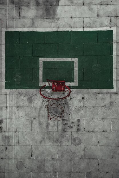 Basketbalhoepel tegen de muur.