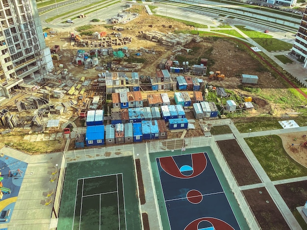 Баскетбольная площадка в новом районе прорезиненные полы для противоскользящего бегового кольца для метания мяча