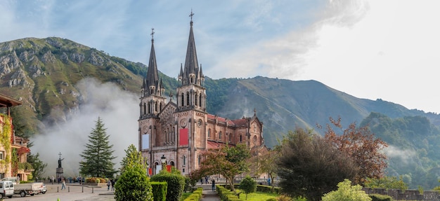 Baslica de Santa Mara la Real de Covadonga Asturië Spanje