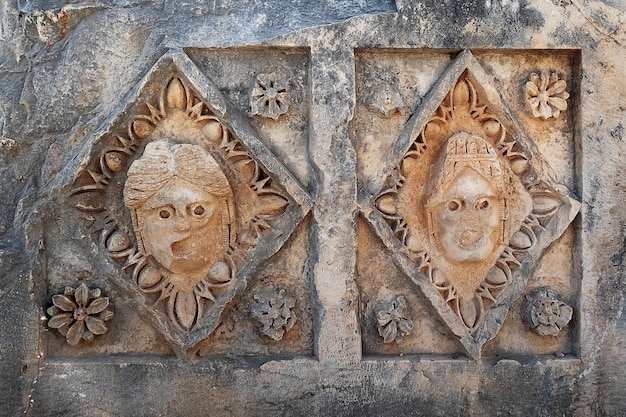 Foto basorilievo nell'antica città di myra turchia provincia di antalya