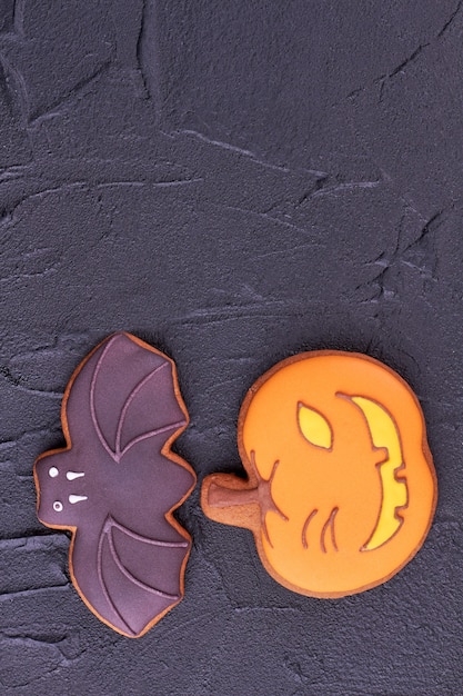 Photo bat and pumpkin cookies for halloween.