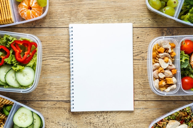 Batch food cooked in recipients assortment with blank notepad