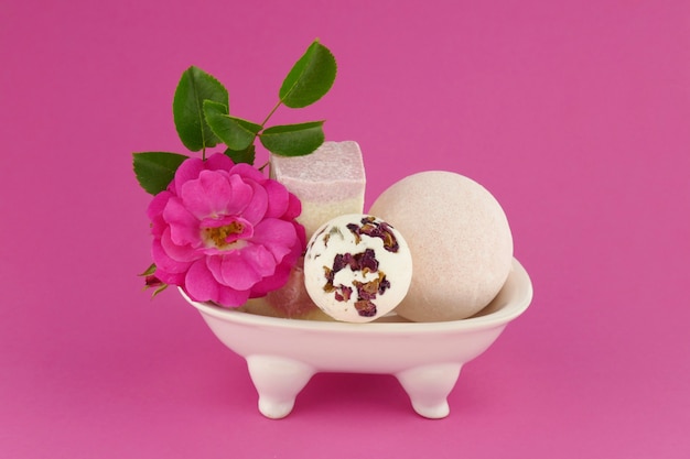 Bath bombs set with pink flower