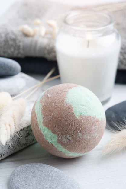 Photo bath bombs with lit candles and towels