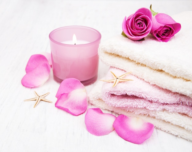 Bath towels with pink roses 