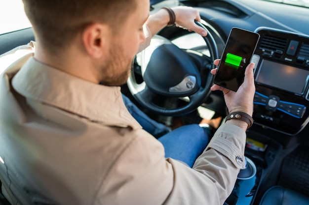 Batterijniveau op het scherm van de mobiele telefoon