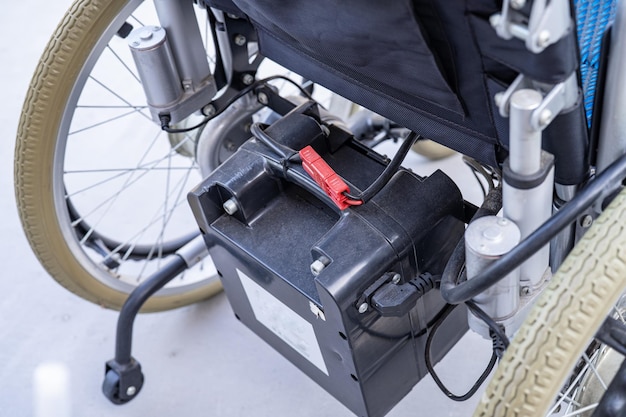 Foto batteria di carrozzine elettriche per pazienti o portatori di handicap