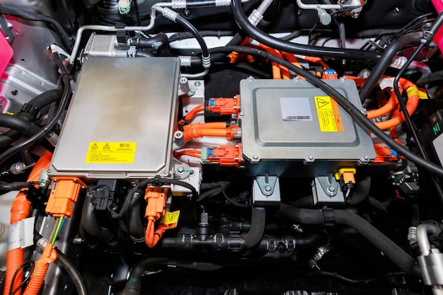 Фото Аккумуляторная батарея в электронном автомобиле ev моторный двигатель для автомобиля будущего