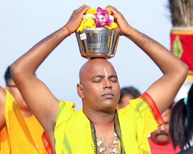 Batu Caves Kuala Lumpur Maleisië 09 februari 2017 Thaipusam, het hindoeïstische festival, wordt gevierd door de Tamil-gemeenschap op de volle maan in de Tamil-maand Thai xD