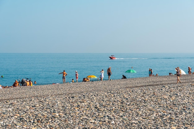 Батуми Грузия 30 августа 2022 Люди отдыхают на пляже в Батуми Туризм