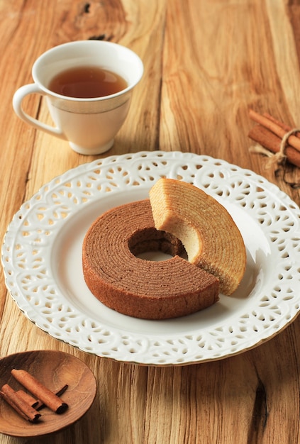 Baumkuchen of Boomcake (Log Cake) is een soort spitcake uit de Duitse keuken. Het is ook een populair dessert in Japan. Geserveerd met thee