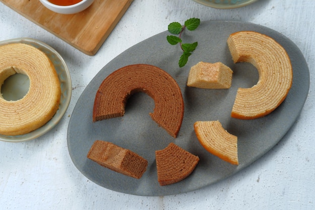 Baumkuchen of boomcake of logcake is een typisch Duitse, en ook populair in Japan als zoete desser