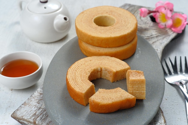 Baumkuchen 또는 나무 케이크 또는 통나무 케이크는 전형적인 독일이며 일본에서도 달콤한 디저트로 인기가 있습니다.