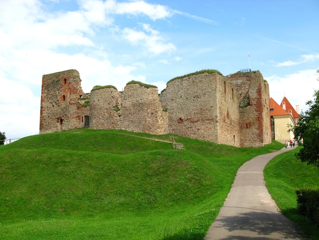 Il castello di bauska nel paese della lettonia