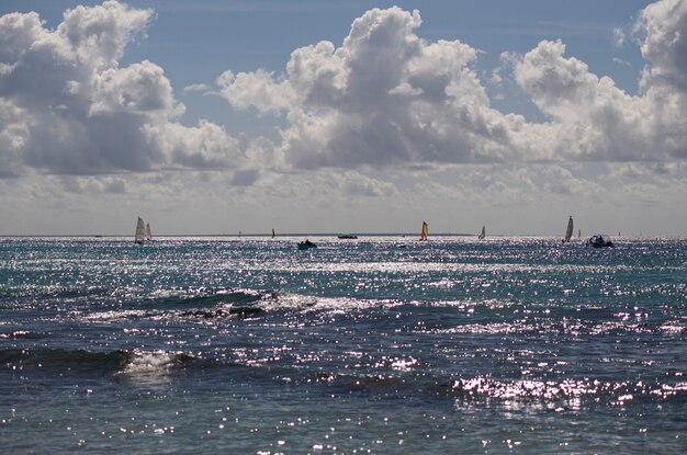 BAYAHIBE, DOMINICAANSE REPUBLIEK 4 JANUARI 2020: Dominicaanse boten in zee