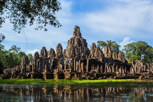 写真 アンコールトムのバイヨン寺院