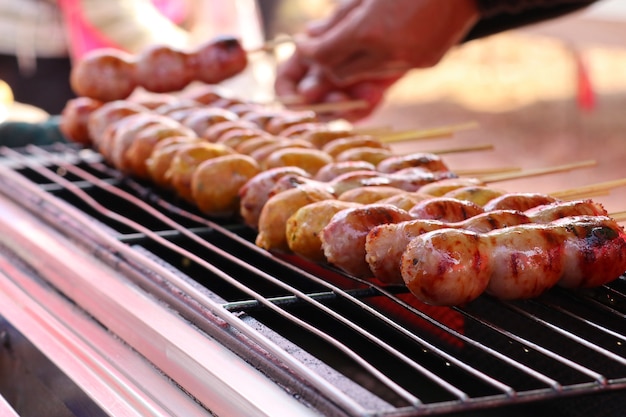 BBQ-worstjes op straat eten