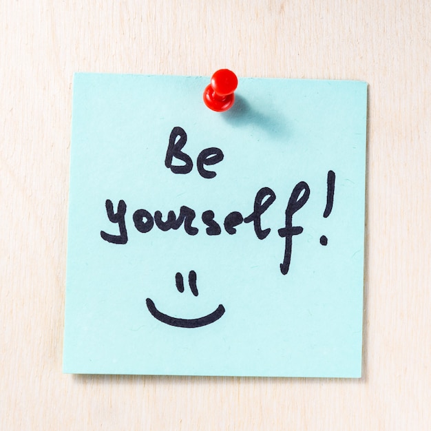 Be yourself note on paper post it 