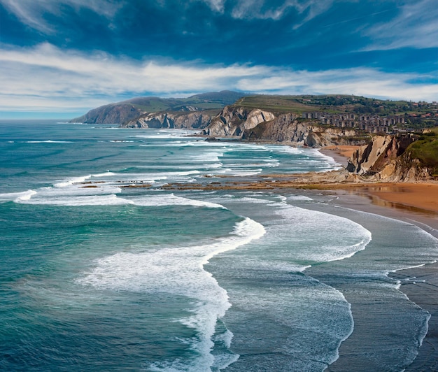 Getxo town, Biscay, Basque Country(스페인)의 해변 Azkorri 또는 Gorrondatxe.