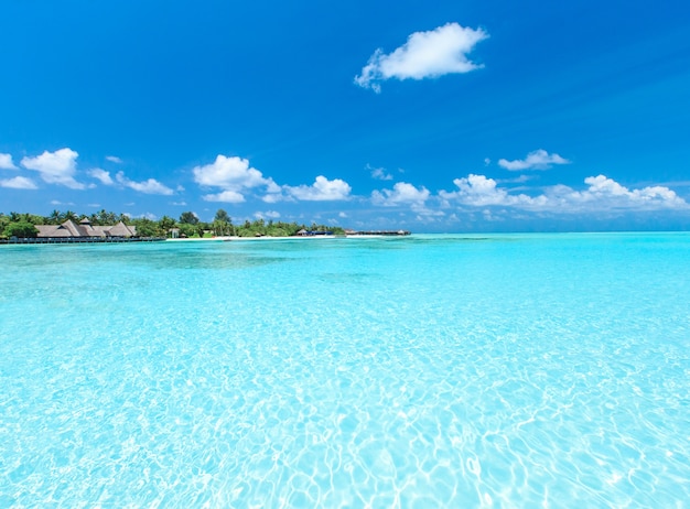 Photo beach and beautiful tropical sea