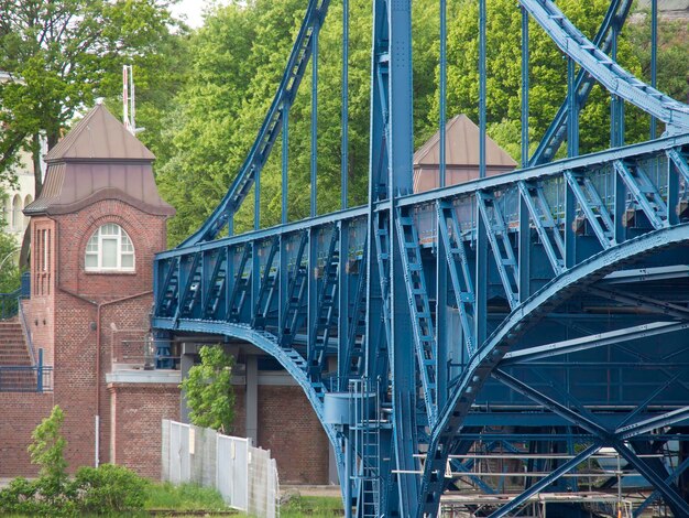 Foto spiaggia e ponte a wilhelmshaven