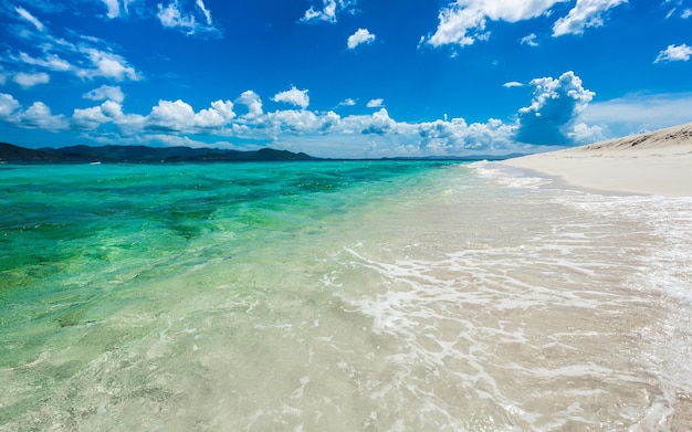 Beach and clear water wallpaper