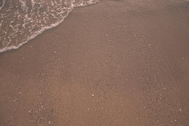 사진 파도가 지나간 후 해변의 모래