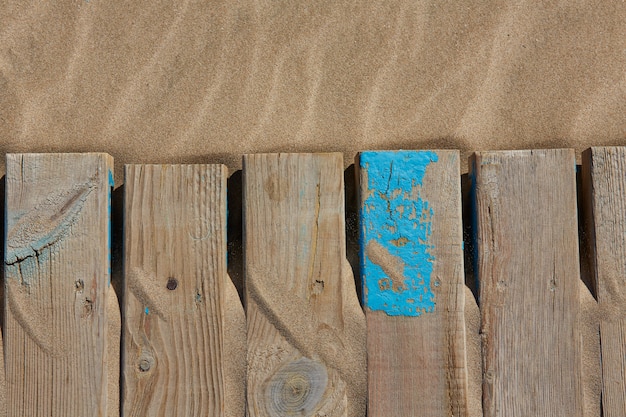 Photo beach sand texture with wood aged stripes