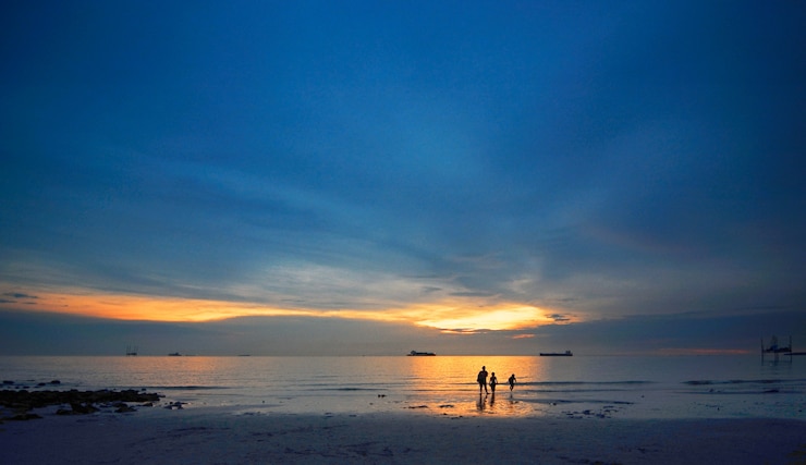 Photo ビーチの夕日の風景