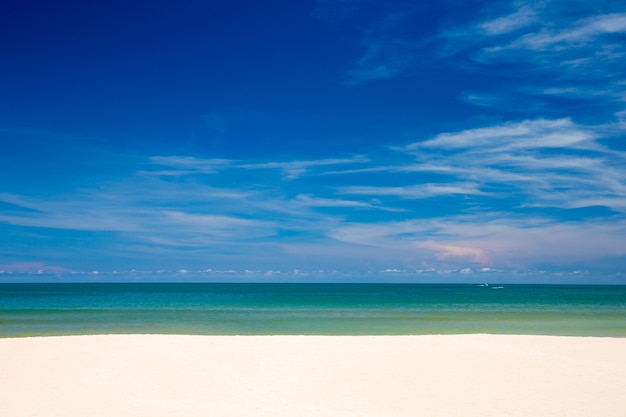 Spiaggia e mare tropicale