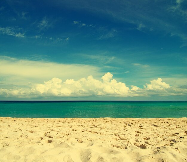 Foto spiaggia e mare tropicale