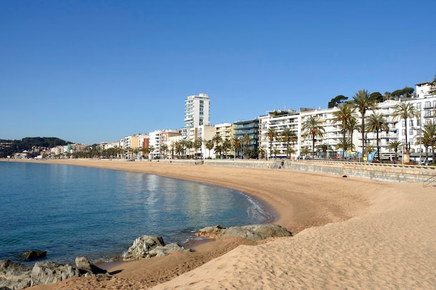 Spiaggia e villaggio di lloret de mar costa brava provincia di girona catalogna spagna