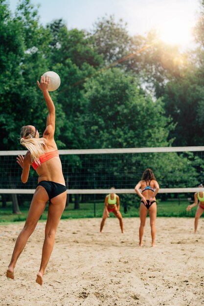 Photo beach volleyball service