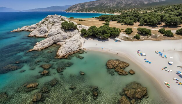 Photo a beach with a beach and a beach with a few people on it