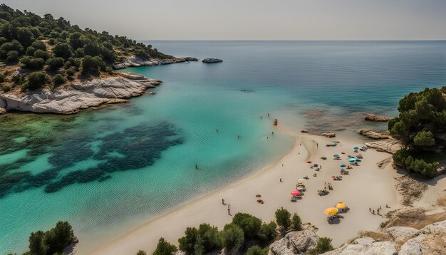 Photo a beach with a lot of people on it