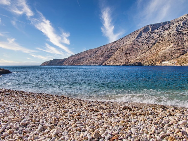 Foto spiaggia di ciottoli a sifnos