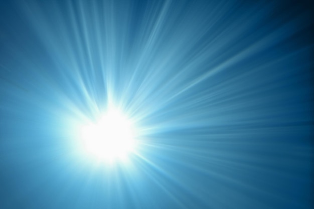 透明 な 水 を 通過 する 太陽 の 光 の 折射
