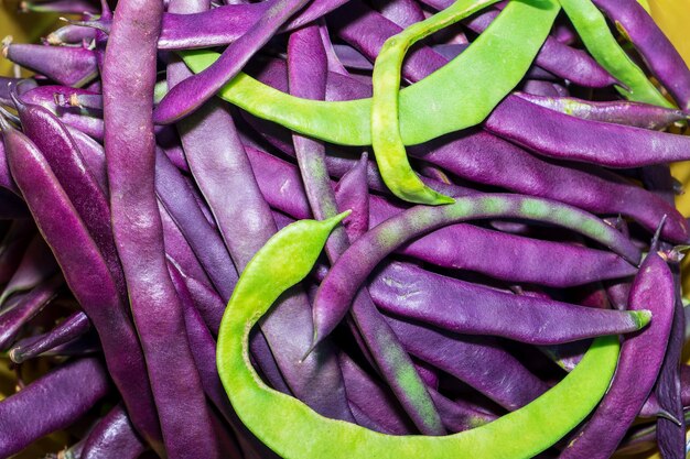 写真 豆 アスパラグス 豆のポッド 紫と緑の背景