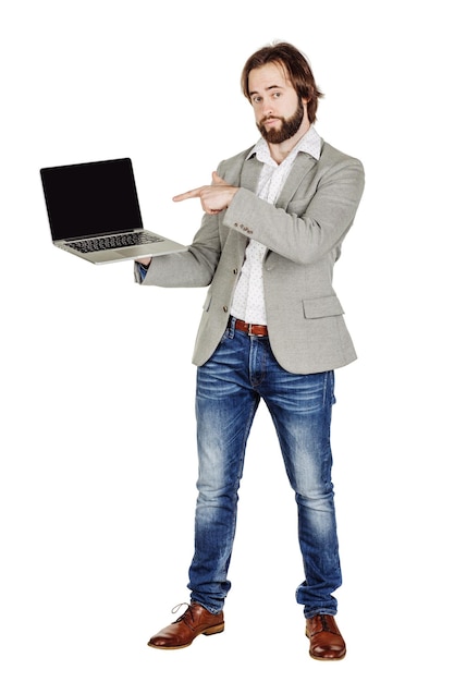 立ってラップトップコンピューターを表示しているひげを生やしたビジネスマン人間の感情表現とオフィスビジネス技術財政とインターネットコンセプト画像孤立した白いbackgroundxA