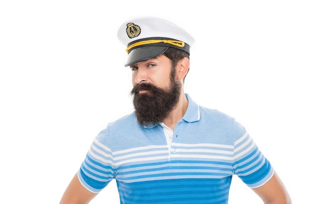 Бородатый капитан смотрит косо Портрет бородатого мужчины Бородатый мужчина в матросской кепке изолирован на белом