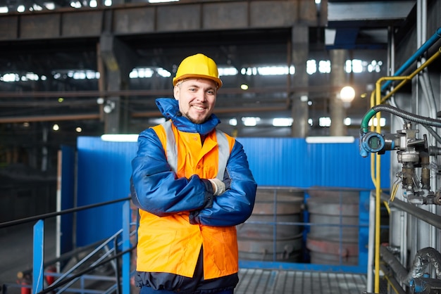 Photo bearded machine operator posing for photography