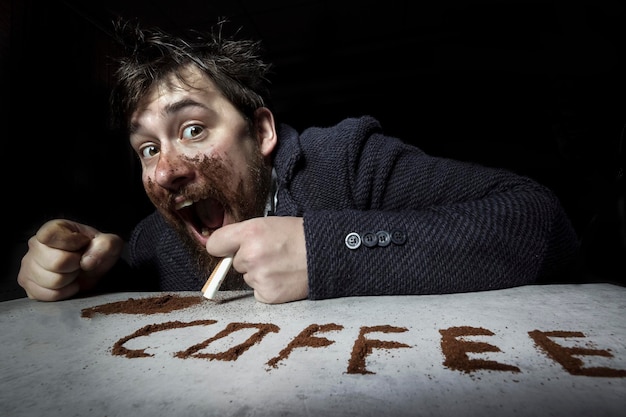 Foto uomo barbuto amante del caffè